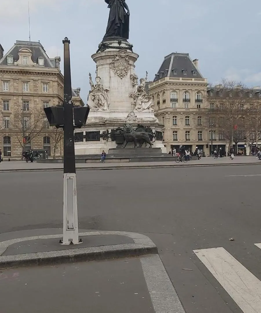 Studio Pres Du Gare Du L'Est باريس